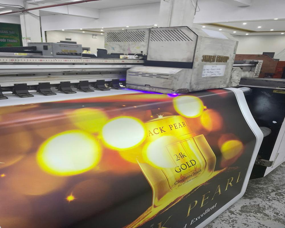 Sử dụng máy In UV trên lụa bóng